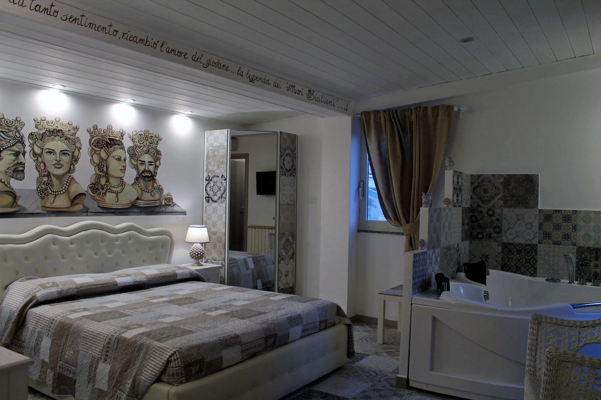B&B Triskeles จีอาร์ดีนี นักซอส ภายนอก รูปภาพ