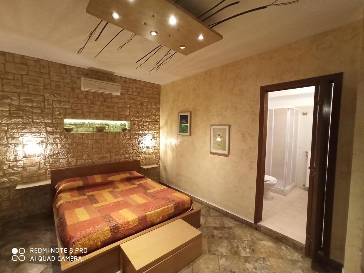 B&B Triskeles จีอาร์ดีนี นักซอส ภายนอก รูปภาพ